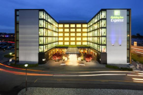 Гостиница Holiday Inn Express Zürich Airport, an IHG Hotel  Рюмланг